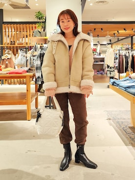 「アイテム（ムートンコート）」を使った、kanakoさん（レディース・157cm・30代）の秋コーディネート