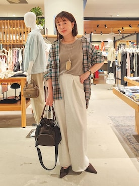 「BAYFLOW（ベイフロー）のフレフィットパンプス（パンプス、ブラウン系）」を使った、kanakoさん（レディース・157cm）の夏コーディネート