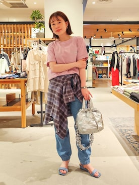 「BAYFLOW（ベイフロー）のFeels FLOWチェックシャツ（シャツ/ブラウス、グレー系）」を使った、kanakoさん（レディース・157cm）の春コーディネート
