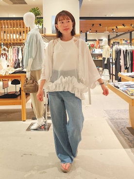 「BAYFLOW（ベイフロー）の【知久友里恵さんコラボ】オーバルカラビナセットパンツ（デニムパンツ、ブルー系）」を使った、kanakoさん（レディース・157cm）の夏コーディネート