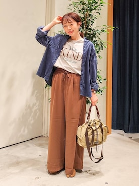 「BAYFLOW（ベイフロー）のコードHDマルチポケショルダー（ハンドバッグ）」を使った、kanakoさん（レディース・157cm）の秋コーディネート