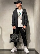 モンクレールキャップシャツパンツスニーカーバッグに合うケープ モンクレールキャップシャツパンツスニーカーバッグに合うケープ