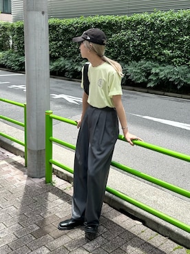 「feepur（フェピュール）のツータックグルカパンツ（スラックス）」を使った、YUKAさん（レディース・167cm）の夏コーディネート