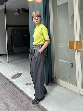 「feepur（フェピュール）のツータックグルカパンツ（スラックス）」を使った、YUKAさん（レディース・167cm）の春コーディネート