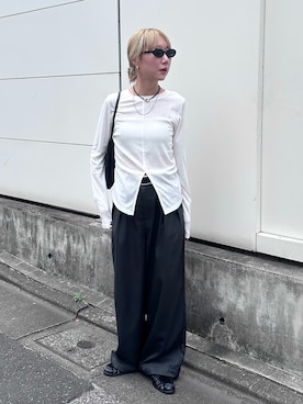 「アイテム（スラックス）」を使った、YUKAさん（レディース・167cm）の秋コーディネート