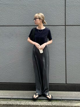 「feepur（フェピュール）のツータックグルカパンツ（スラックス）」を使った、YUKAさん（レディース・167cm）の春コーディネート