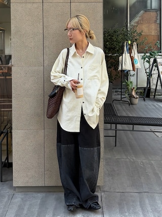 「feepur(フェピュール)のスウェットドッキングバレルデニム(デニムパンツ)」を使った、YUKAさん(レディース・167cm)の秋コーディネート