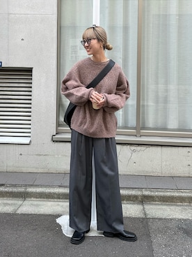「feepur（フェピュール）のツータックグルカパンツ（スラックス）」を使った、YUKAさん（レディース・167cm）の秋コーディネート