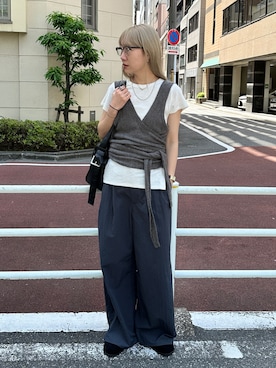 「feepur（フェピュール）のサイドボタンシアーリブTee（Tシャツ/カットソー、ホワイト系）」を使った、YUKAさん（レディース・167cm）の春コーディネート