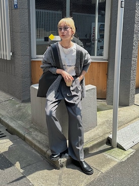 「feepur（フェピュール）のツータックグルカパンツ（スラックス）」を使った、YUKAさん（レディース・167cm）の夏コーディネート