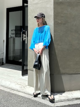 「feepur（フェピュール）のツータックグルカパンツ（スラックス）」を使った、YUKAさん（レディース・167cm）の春コーディネート