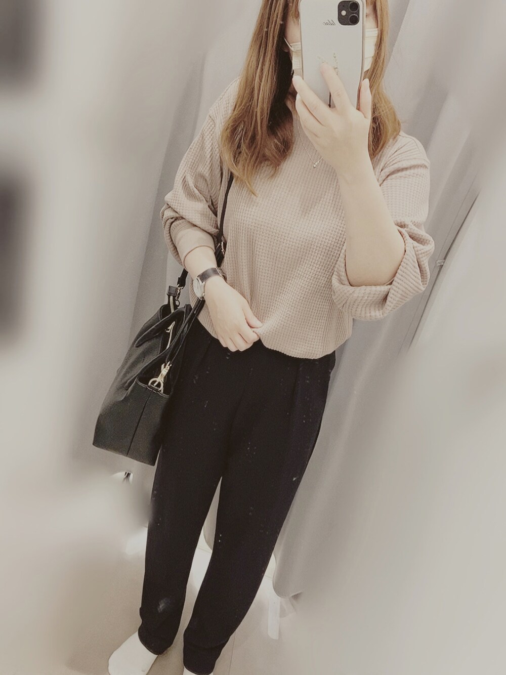 「UNIQLOのアイテム（パンツ、ブラック系）」を使った、kanamomomoさん（レディース・147cm）の秋コーディネートの1枚目の写真