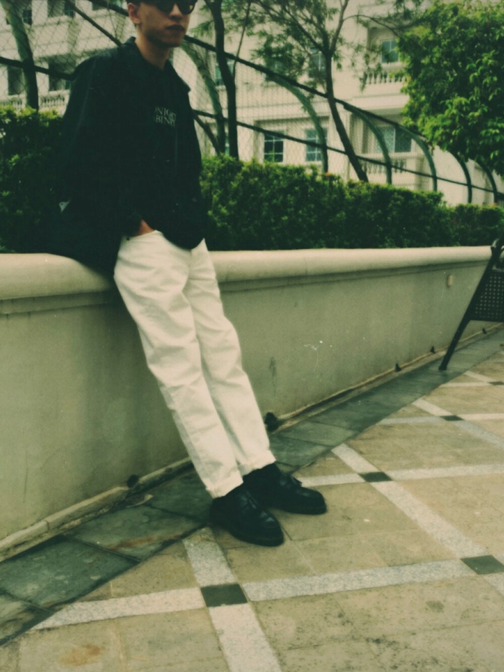 「Dr. Martensの《Dr.Martens》ADRIAN YELLOW STITCH ドクターマーチン エイドリアン イエロー ステッチ（ローファー、ブラック系）」を使った、jerimoさん（メンズ・176cm）の秋コーディネートの1枚目の写真