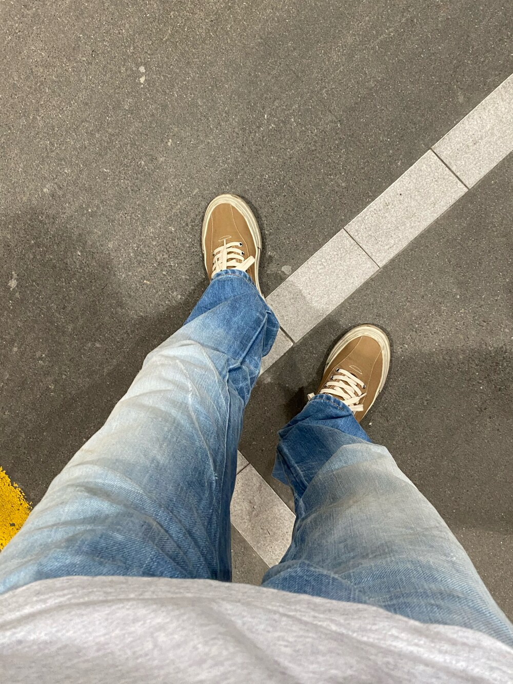 「Stepney Workers Clubの【S.W.C】Stepney Workers Club(ステファニー ワーカーズ クラブ) DELLOW SUEDE（スニーカー、グレー系）」を使った、jerimoさん（メンズ・176cm）の夏コーディネートの1枚目の写真