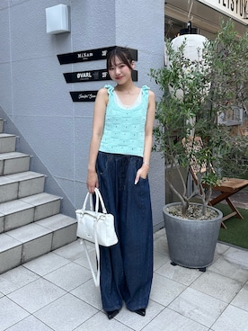 「CIAOPANIC（チャオパニック）の肩フリルニットビスチェ（キャミソール、ブルー系）」を使った、あみさん（レディース・165cm）の夏コーディネート