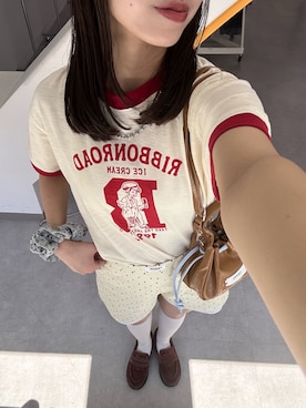 「CIAOPANIC（チャオパニック）のプリントリンガーロゴTシャツ（Tシャツ/カットソー、レッド系）」を使った、あみさん（レディース・165cm）の春コーディネート