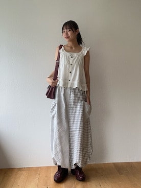 「CIAOPANIC（チャオパニック）のウッドボタンドビーシャーリングキャミビスチェ（Shirts、ホワイト系）」を使った、あみさん（レディース・165cm）の夏コーディネート