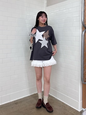 「CIAOPANIC（チャオパニック）のスターパッチワークTee（Tシャツ/カットソー、グレー系）」を使った、あみさん（レディース・165cm）の春コーディネート