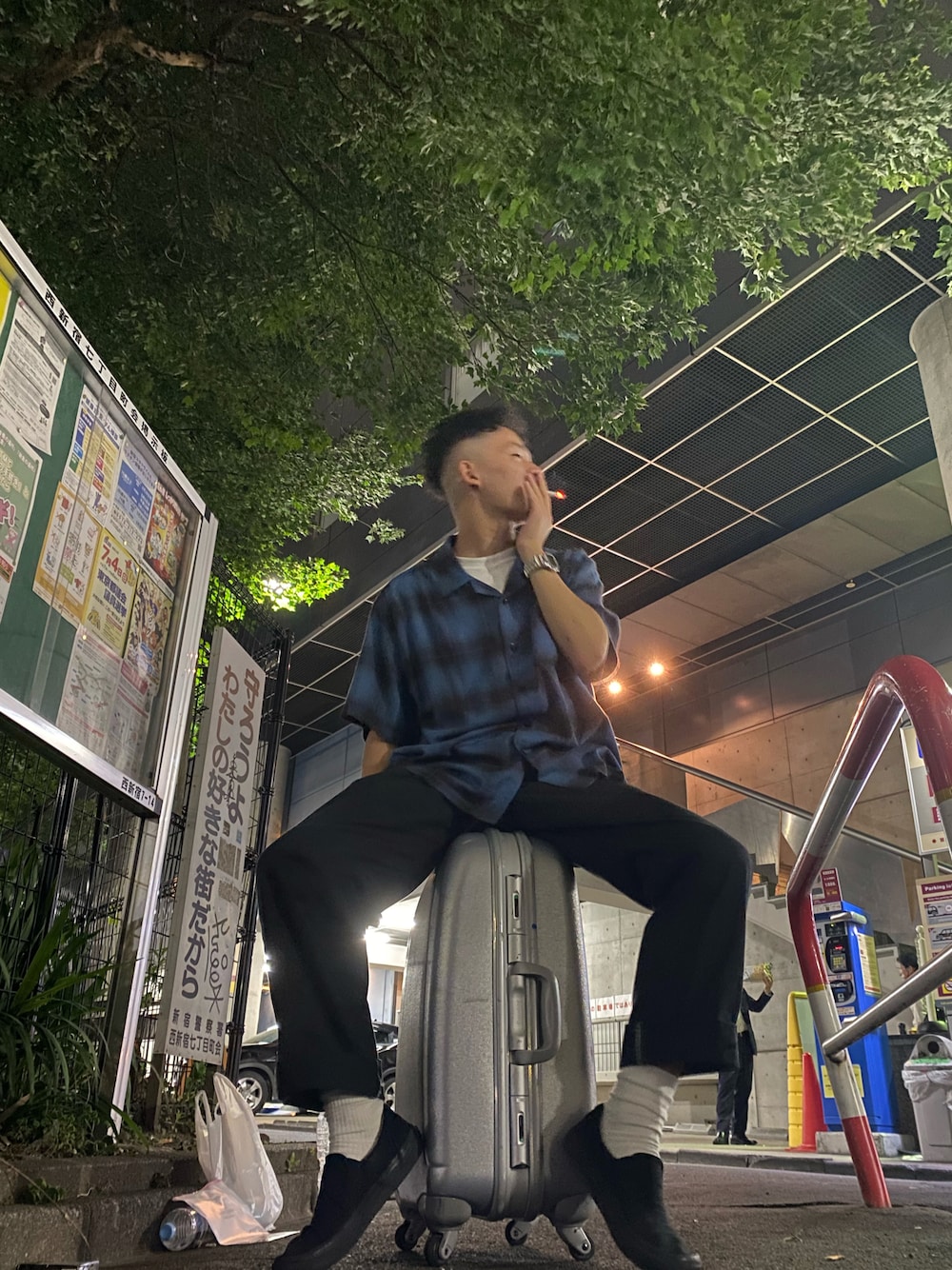 「ootd、シャツ、ストリートコーデ、stussy、UNIQLO、gshock、VANS、スリッポン、チェック、チェックシャツ」｜「STUSSYのBoxy Shadow Plaid Shirt（シャツ/ブラウス、ブルー系）」を使った、伊久美　豪志さん（メンズ・172cm）の夏コーディネートの1枚目の写真