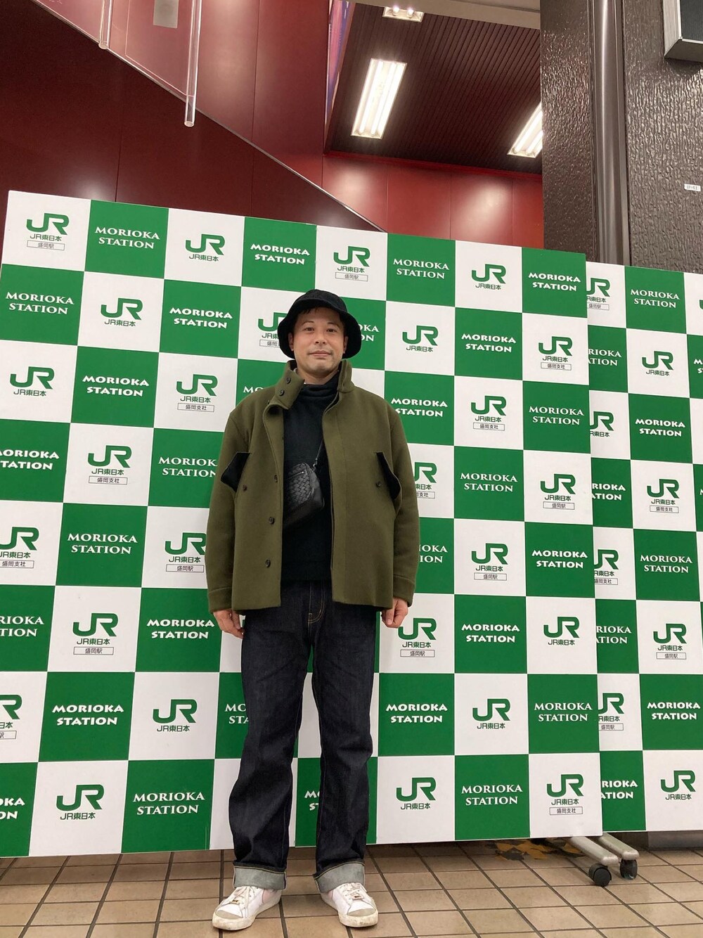「デニム、冬コーデ、大人カジュアル、休日スタイル、シンプルコーデ、digawel、NikeSB、BOTTEGA VENETA、お洒落さんとつながりたい」｜「green label relaxingのSC GLR コーデュロイ マルテンハット ◆（ハット、ブラック系）」を使った、マーチンさん（メンズ・172cm）の冬コーディネートの1枚目の写真