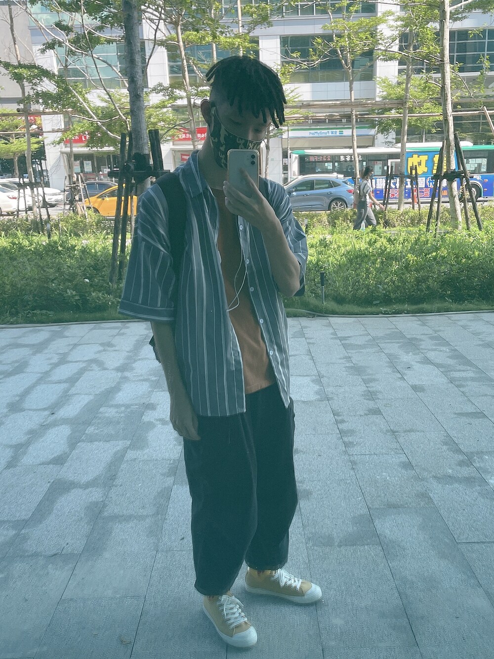 「街頭穿搭、夏、ootd、工裝褲」｜「無印良品のアイテム（シューズ、イエロー系）」を使った、danny1023さん（メンズ・173cm）の冬コーディネートの1枚目の写真