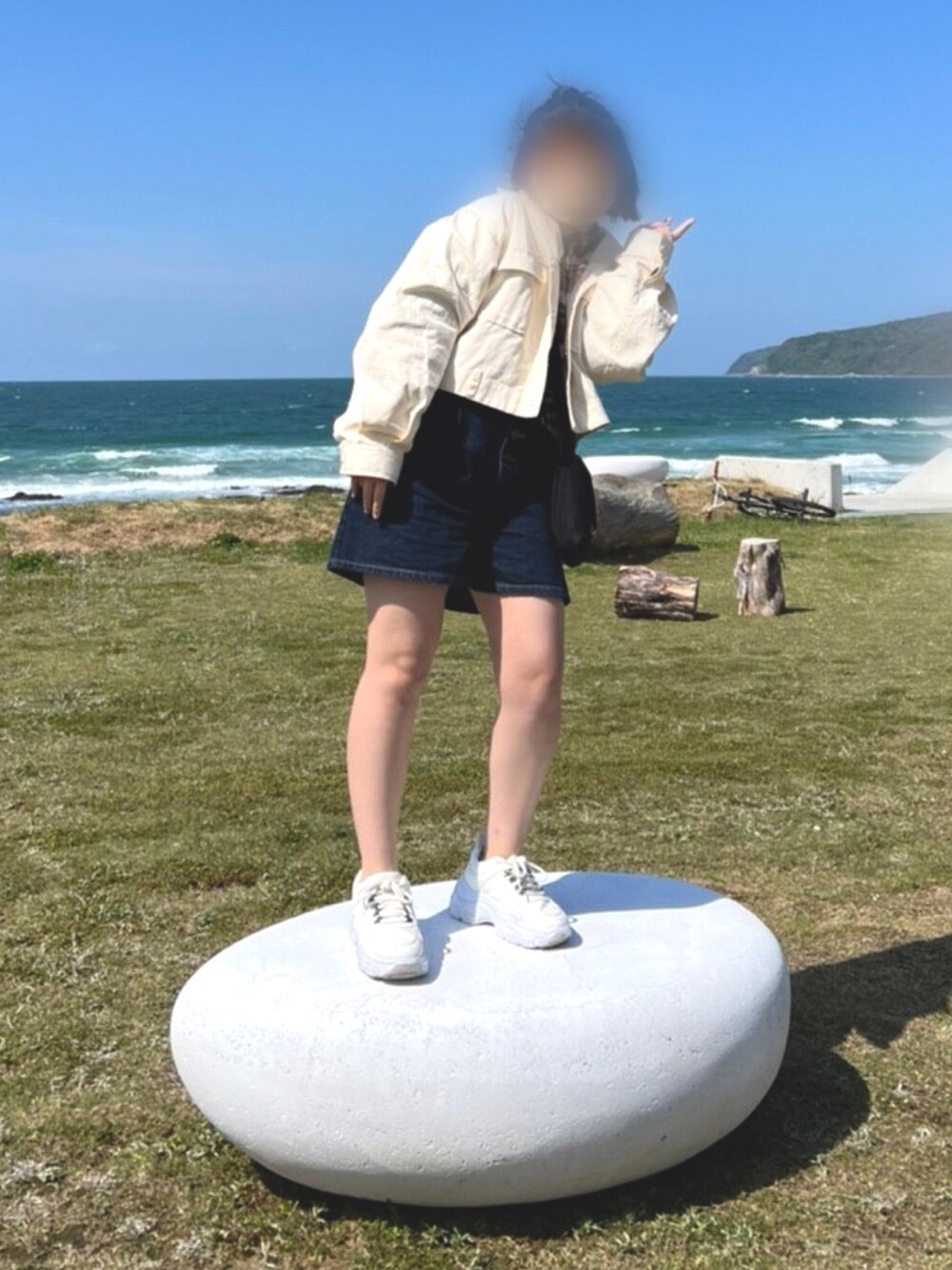 「休日スタイル、おでかけコーデ、クティール、アプレジュール、アニエスベー、春夏コーデ、春カラー、低身長、スニーカー、短パン」｜「kutirのセットアップ可　ミリタリーショートジャケット（ミリタリージャケット、ホワイト系）」を使った、miyuuuuuさん（レディース・148cm）の春コーディネートの1枚目の写真