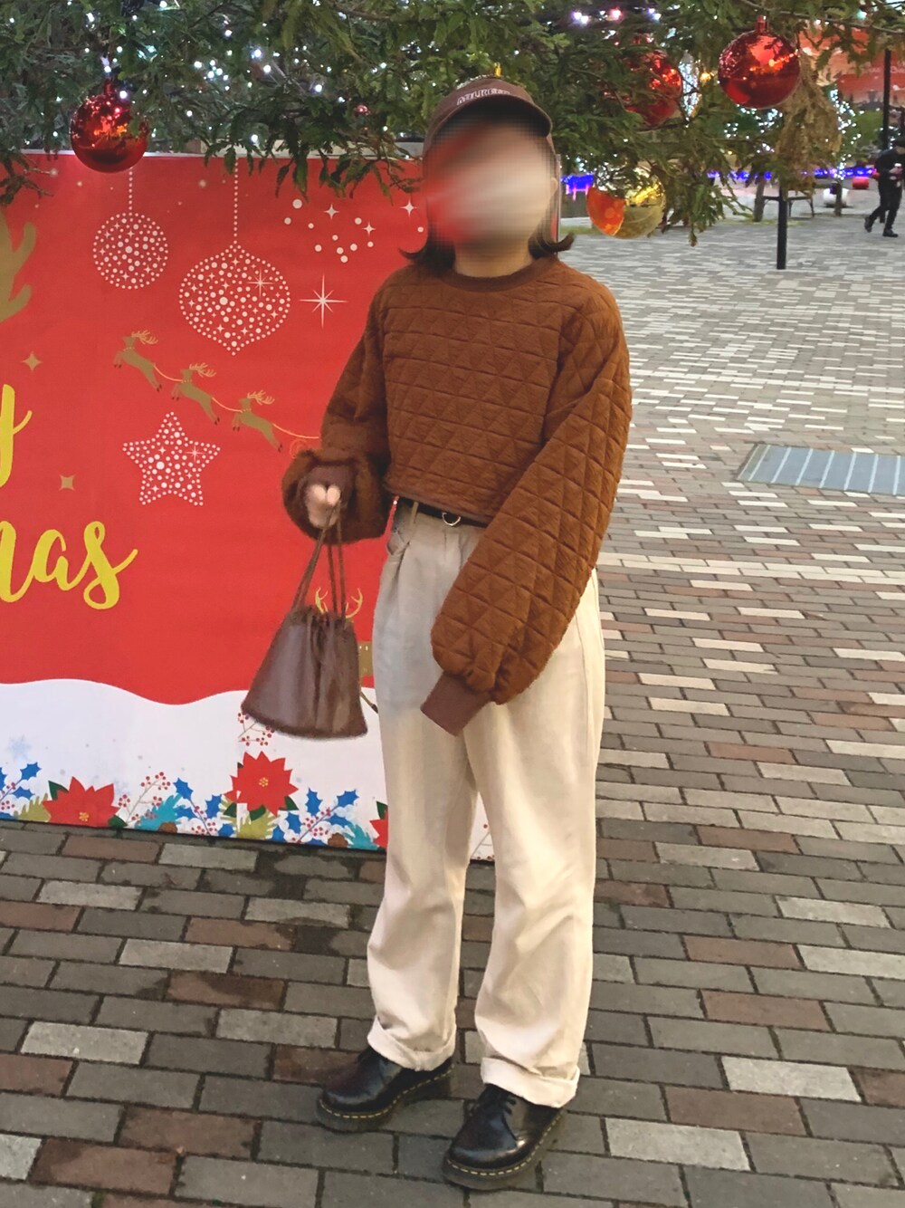 「秋冬コーデ、今日のコーデ、低身長コーデ、秋のコーデ、お出かけコーデ、moitytto、Dr.Martens、classicalelf、apresjour、MILKFED.、革靴、帽子、ootd」｜「classicalelfの深めのタックが印象的なウエストタックハイウエストデニム＆チノセミワイドパンツ（デニムパンツ、ベージュ系）」を使った、miyuuuuuさん（レディース・148cm）の秋コーディネートの1枚目の写真