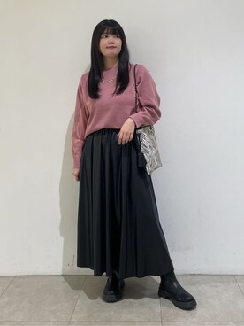 「INDIVI（インディヴィ）の【洗える／選べる8色】トーンアップニット（ニット/セーター、ピンク系）」を使った、emikaさん（レディース・153cm）の冬コーディネート