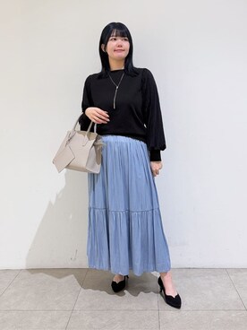 「INDIVI（インディヴィ）の【洗える／華やか】袖プリーツニット（ニット/セーター、ブラック系）」を使った、emikaさん（レディース・153cm）の冬コーディネート