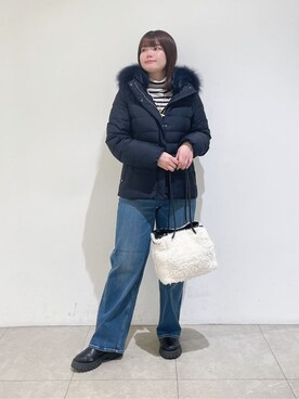 「INDIVI（インディヴィ）の【名品／撥水／抗菌防臭】ショート丈リサイクルダウンコート（ダウンジャケット/コート、ブルー系）」を使った、emikaさん（レディース・153cm）の冬コーディネート
