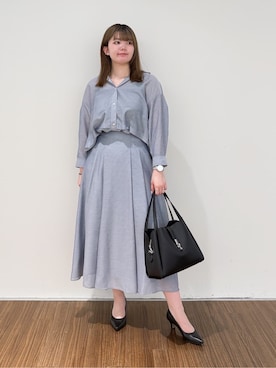 「INDIVI（インディヴィ）の【洗える／2WAY】ドロスト付 シアーシャンブレーシャツ（シャツ/ブラウス、ブルー系）」を使った、emikaさん（レディース・153cm）の春コーディネート