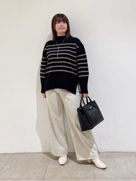 「INDIVI（インディヴィ）の【冬ニット人気NO．1！／カシミヤ混】ミドルゲージハイネックニット（ニット/セーター、ブラック系）」を使った、emikaさん（レディース・153cm）の冬コーディネート