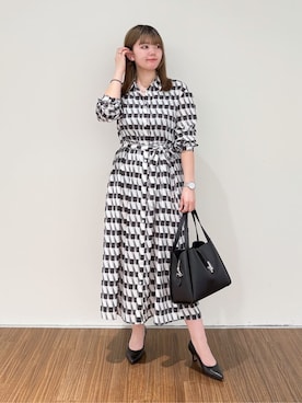 「INDIVI（インディヴィ）の【洗える／2WAY】ベルト付き ジオメトリック柄 シャツワンピース（ワンピース、ブラック系）」を使った、emikaさん（レディース・153cm）の春コーディネート