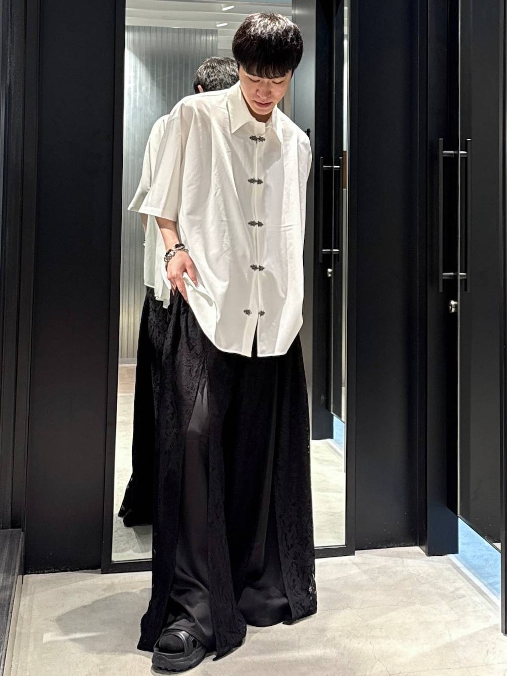 「モード、ワイドパンツ、オーバーサイズ、モテ、高見え、着痩せ・細見え、HARE、韓国系、ラフ、韓国ファッション、春コーデ、夏コーデ、秋コーデ、シャツ」｜「HAREのアソートチェーンネックレス(HARE)（ネックレス、シルバー系）」を使った、taigawedさん（メンズ・174cm）の夏コーディネートの1枚目の写真