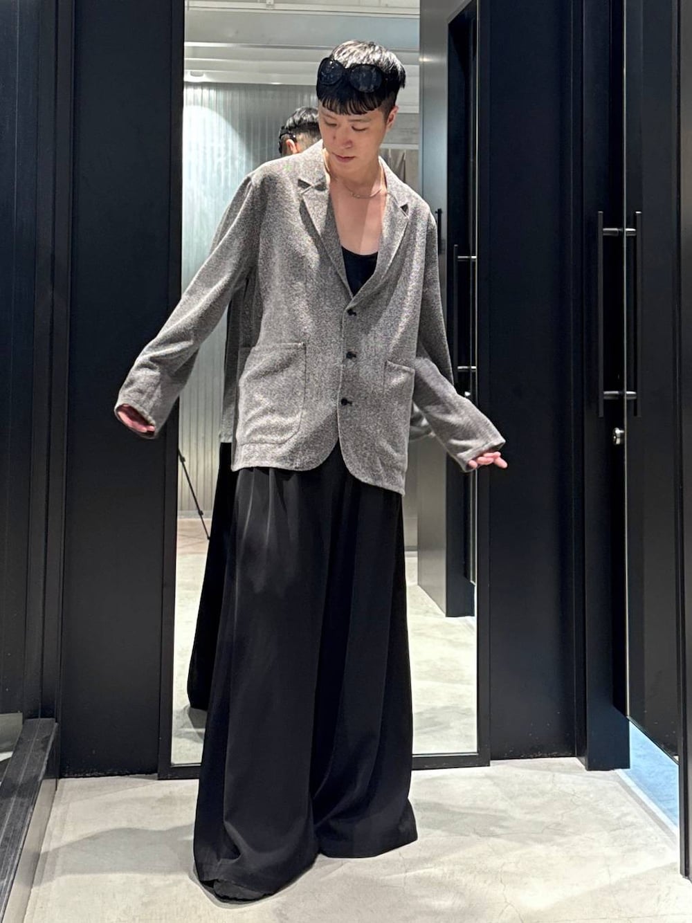 「モード、高見え、着痩せ・細見え、HARE、韓国系、ラフ、韓国ファッション、春コーデ、夏コーデ、秋コーデ、ジャケット、ジャケットスタイル、ワイドパンツ、オーバーサイズ、モテ」｜「HAREのVibramクイックサンダル(HARE)（サンダル、ブラック系）」を使った、taigawedさん（メンズ・174cm）の夏コーディネートの1枚目の写真