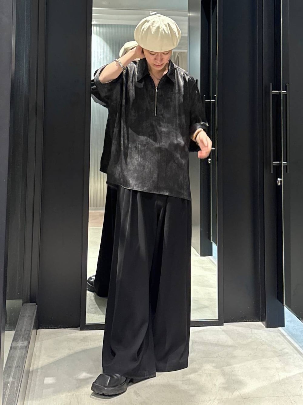「モード、高見え、着痩せ・細見え、HARE、韓国系、ラフ、韓国ファッション、春コーデ、夏コーデ、秋コーデ、Tシャツ、ワイドパンツ、オーバーサイズ、モテ」｜「HAREのアソートチェーンネックレス(HARE)（ネックレス、シルバー系）」を使った、taigawedさん（メンズ・174cm）の春コーディネートの1枚目の写真