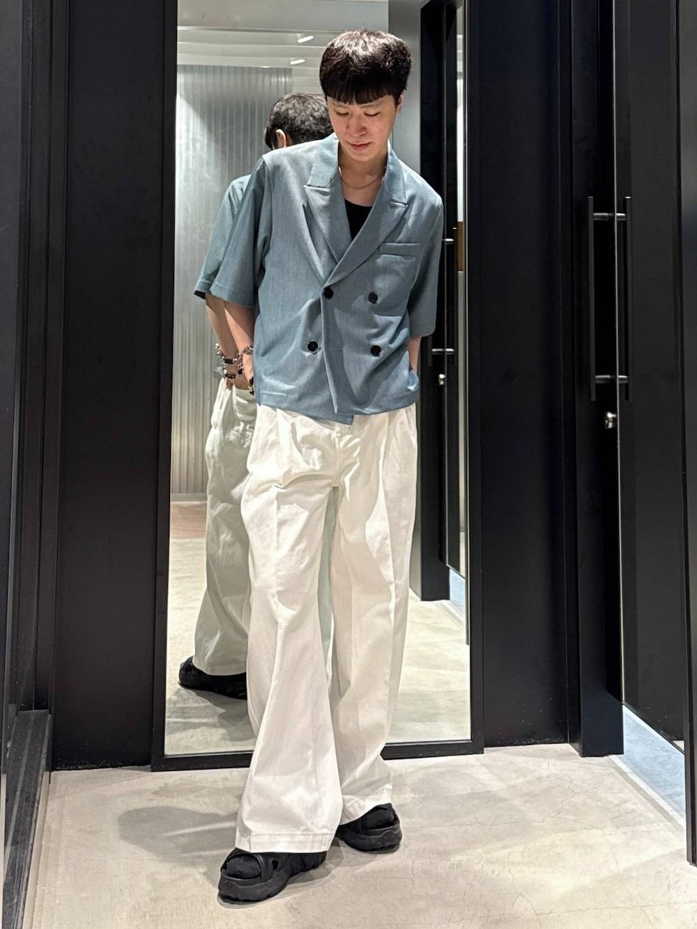 「モード、高見え、着痩せ・細見え、HARE、韓国系、ラフ、韓国ファッション、春コーデ、夏コーデ、秋コーデ、ジャケット、ジャケットスタイル、ワイドパンツ、オーバーサイズ、モテ」｜「HAREのVibramクイックサンダル(HARE)（サンダル、ブラック系）」を使った、taigawedさん（メンズ・174cm）の夏コーディネートの1枚目の写真