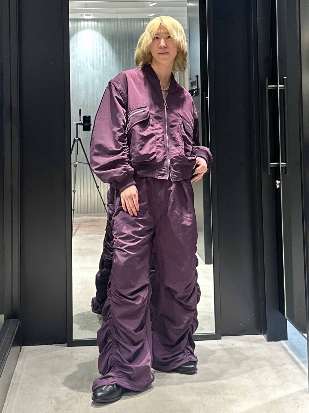 「パンツ、ワイドパンツ、モテ、セットアップ、モード、高見え、着痩せ・細見え、HARE、韓国系、ラフ、韓国ファッション、春コーデ、夏コーデ、秋コーデ」｜「HAREのフロントZIPシューズ(HARE)（ドレスシューズ、ブラック系）」を使った、taigawedさん（メンズ・174cm）の夏コーディネートの1枚目の写真