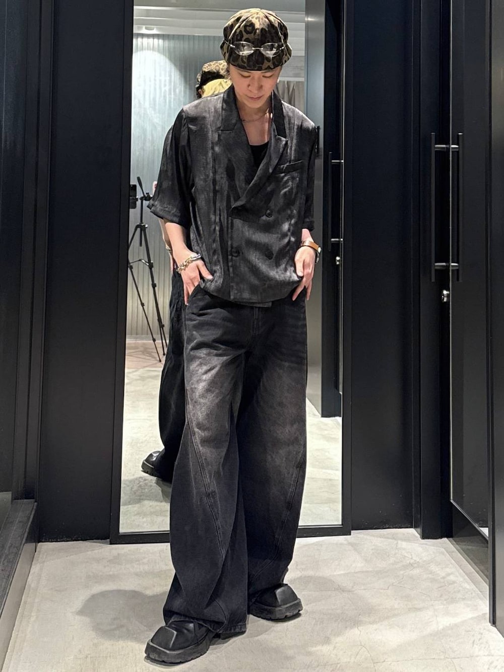 「モード、ジャケットスタイル、Tシャツ、ワイドパンツ、オーバーサイズ、デニムパンツ、モテ、高見え、着痩せ・細見え、HARE、韓国系、ラフ、韓国ファッション、春コーデ、夏コーデ」｜「HAREのアソートチェーンネックレス(HARE)（ネックレス、シルバー系）」を使った、taigawedさん（メンズ・174cm）の春コーディネートの1枚目の写真