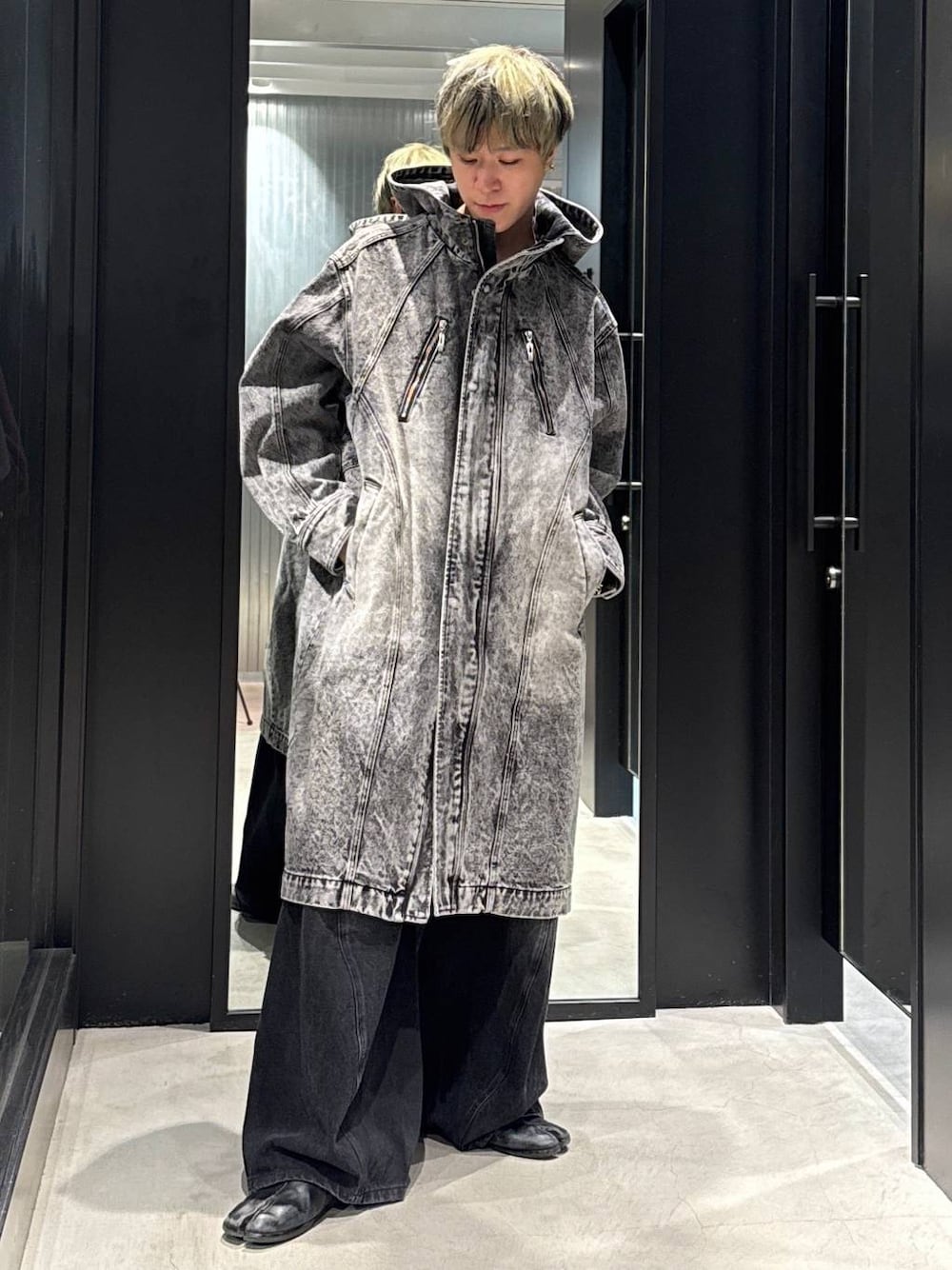 「ラフ、韓国ファッション、春コーデ、秋コーデ、冬コーデ、アウター、デニムジャケット、デニムパンツ、ワイドパンツ、オーバーサイズ、モテ、モード、高見え、着痩せ・細見え、HARE」｜「HAREのアソートチェーンネックレス(HARE)（ネックレス、シルバー系）」を使った、taigawedさん（メンズ・174cm）の冬コーディネートの1枚目の写真
