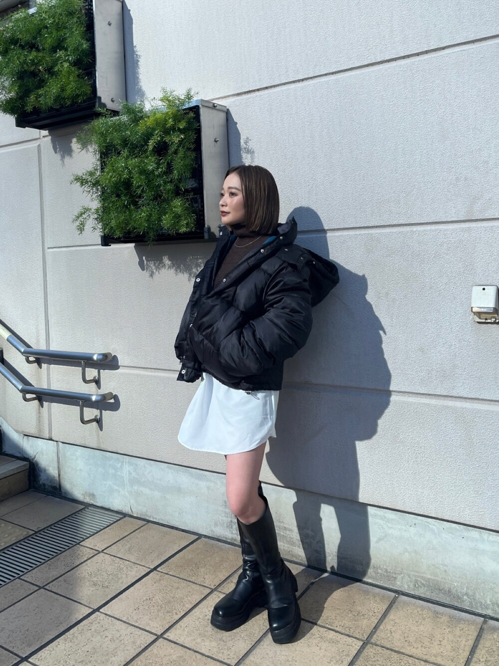 ブラック系のブーツ、ブラック系の福袋/福箱を着用したレディースの冬コーディネートの1枚目の写真