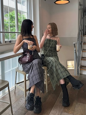 「アイテム（ブーツ）」を使った、國岡朋実さん（レディース・156cm）の春コーディネート