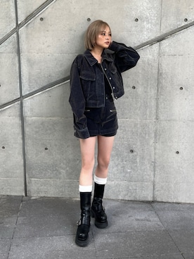 「アイテム（デニムジャケット）」を使った、國岡朋実さん（レディース・156cm）の秋コーディネート