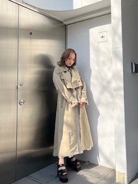 「MURUA（ムルーア）のアイテム（トレンチコート）」を使った、國岡朋実さん（レディース・156cm）の春コーディネート
