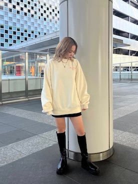 「MURUA（ムルーア）のアイテム（スウェット）」を使った、國岡朋実さん（レディース・156cm）の秋コーディネート