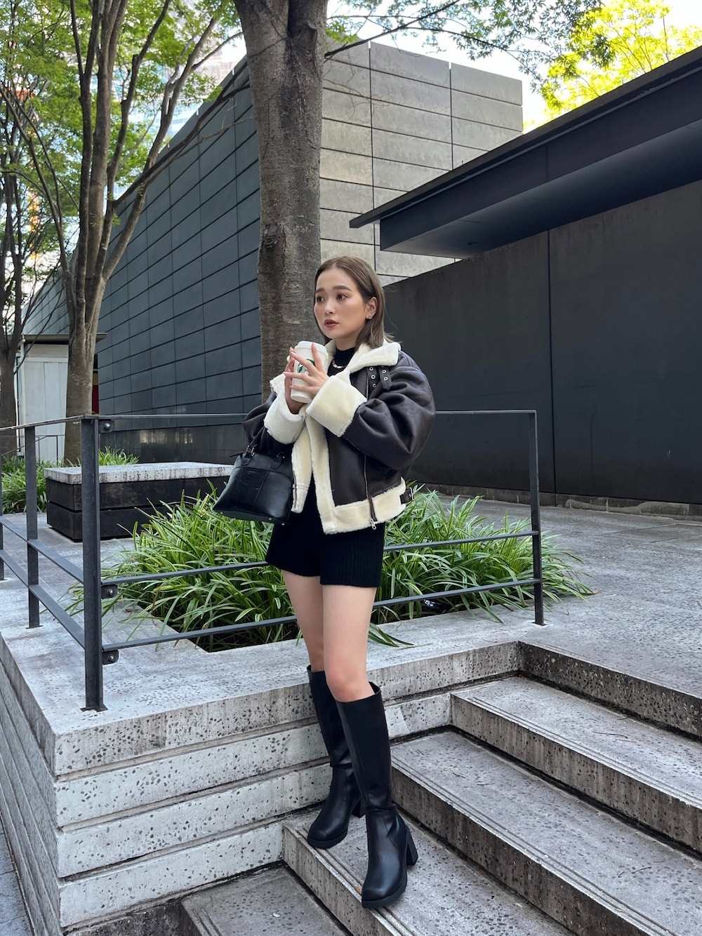 國岡朋実(MURUA)｜MURUAのムートンコートを使ったコーディネート - WEAR