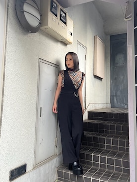 「MURUA（ムルーア）のアイテム（スラックス）」を使った、國岡朋実さん（レディース・156cm）の夏コーディネート