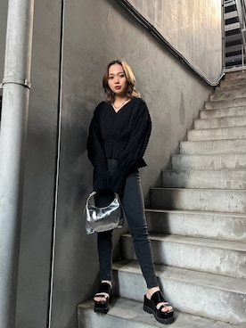 「MURUA（ムルーア）のアイテム（その他シューズ）」を使った、國岡朋実さん（レディース・156cm）の春コーディネート