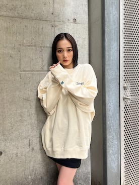 「MURUA（ムルーア）のアイテム（スウェット）」を使った、國岡朋実さん（レディース・156cm）の夏コーディネート