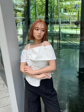 「MURUA（ムルーア）のアイテム（シャツ/ブラウス）」を使った、國岡朋実さん（レディース・156cm）の夏コーディネート